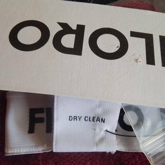 FILORO Cashmere V-Neck Sweater, Merlot, Size XS, NWT - Picture 5 of 16